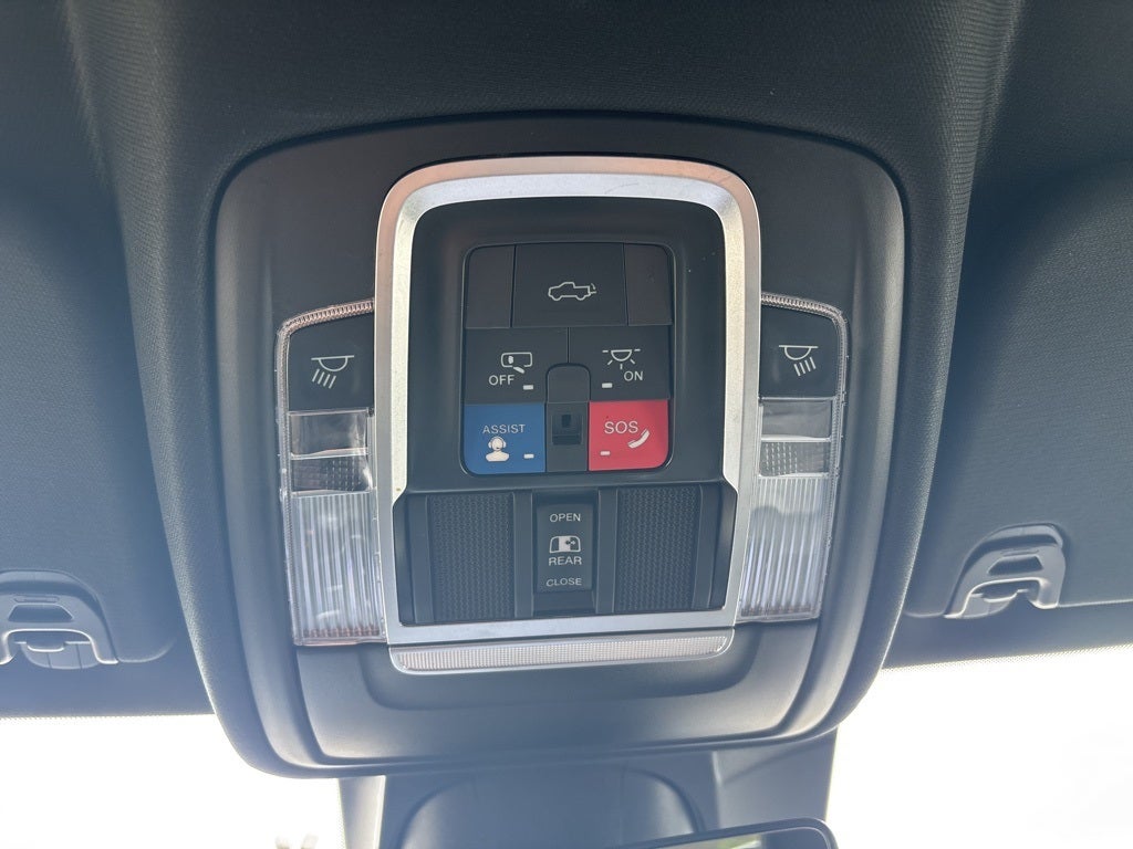 2022 RAM 1500 Laramie Crew Cab 4x4 5'7' Box