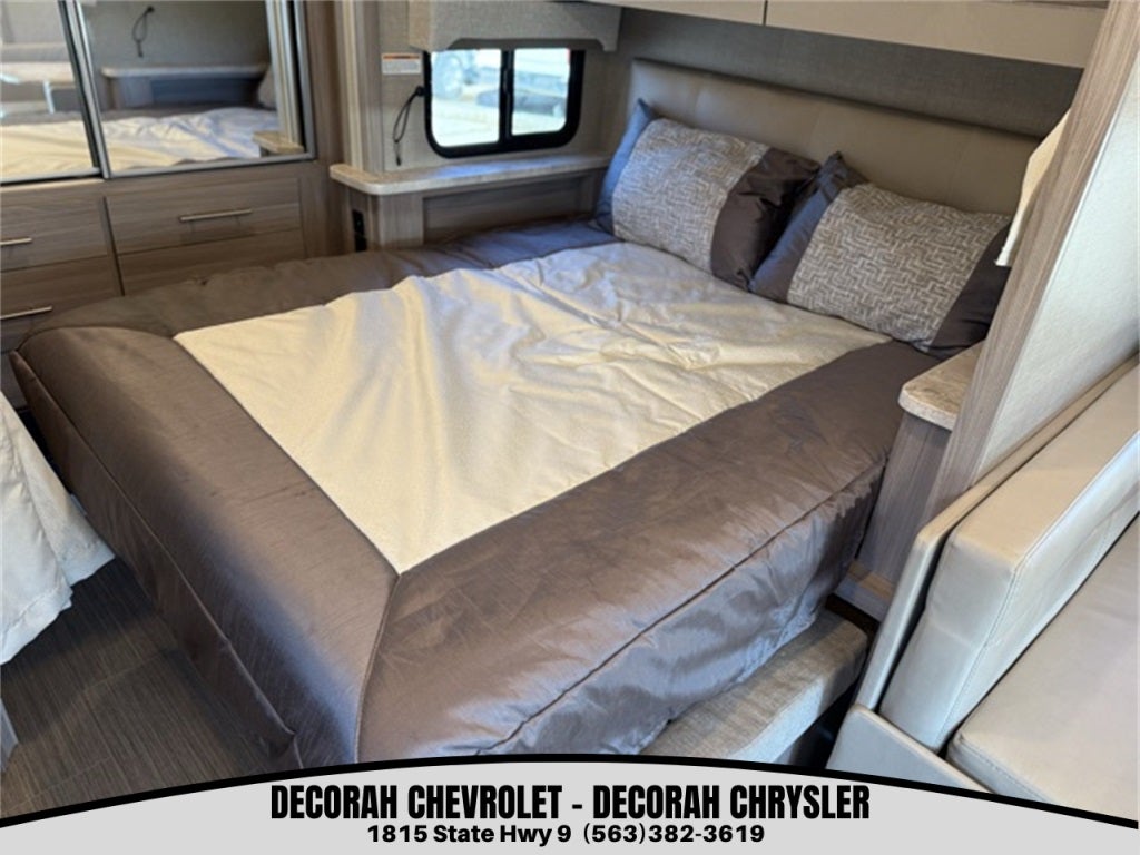 2023 Ford Transit-350 Cutaway Base