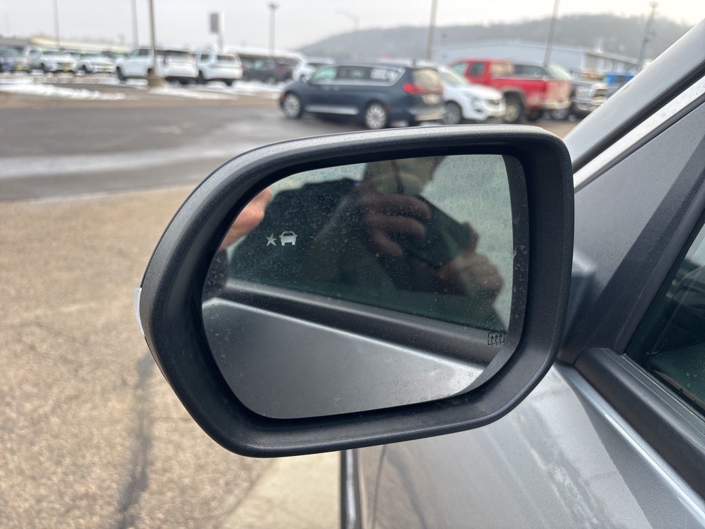 2025 Chevrolet Traverse AWD LT