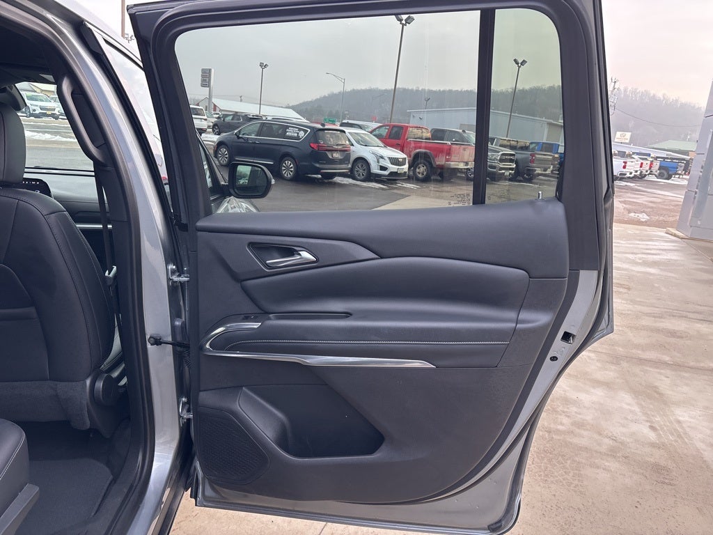 2025 Chevrolet Traverse AWD LT