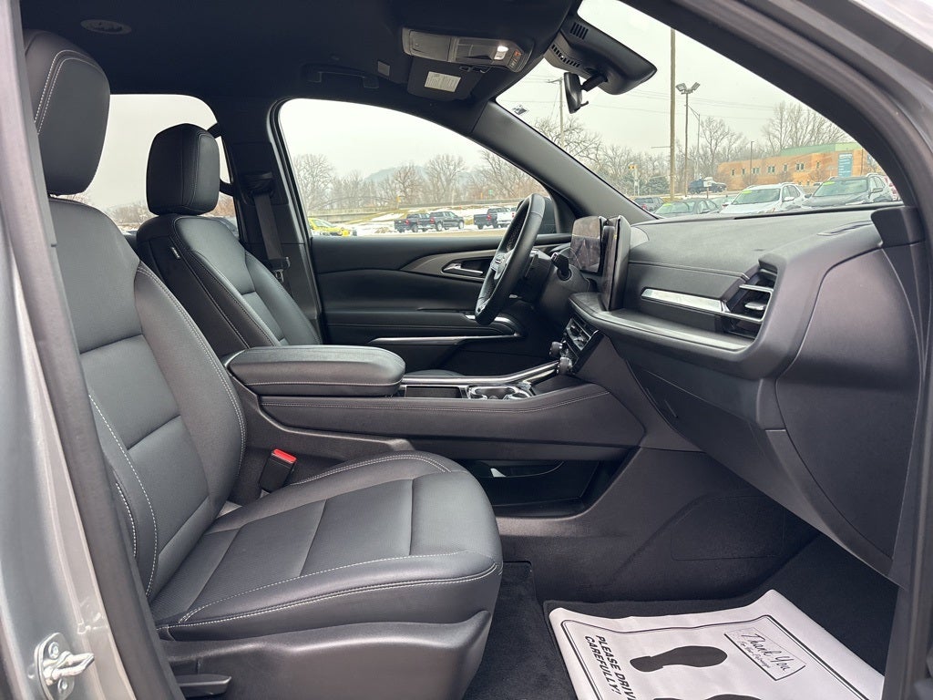 2025 Chevrolet Traverse AWD LT