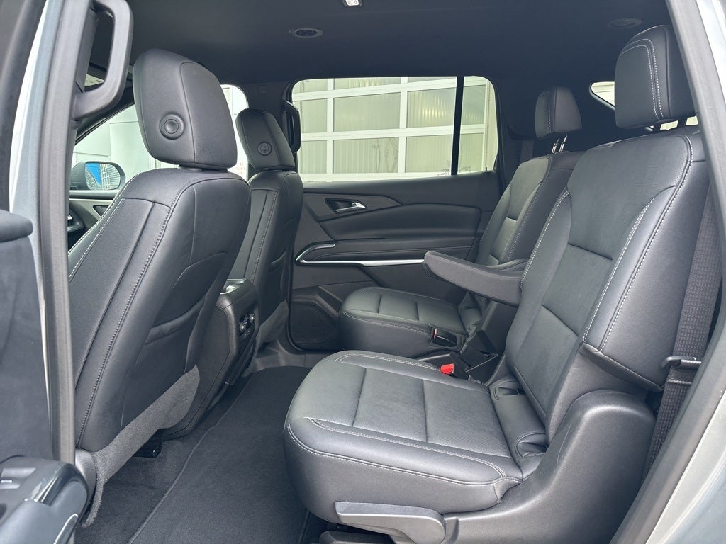 2025 Chevrolet Traverse AWD LT