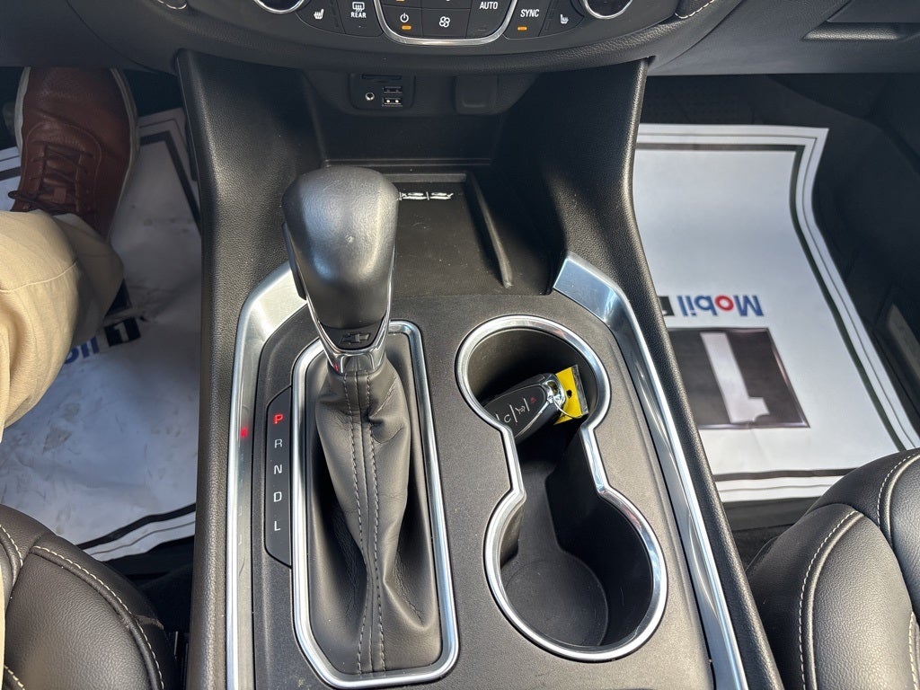 2022 Chevrolet Traverse AWD LT Leather