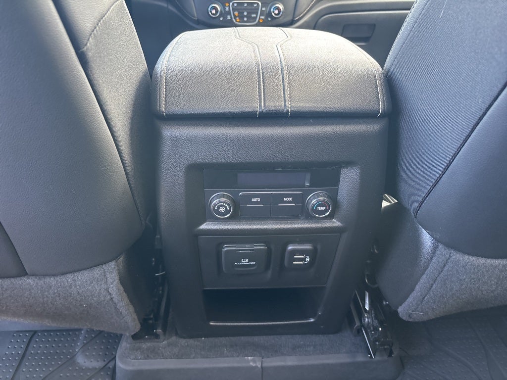 2022 Chevrolet Traverse AWD LT Leather