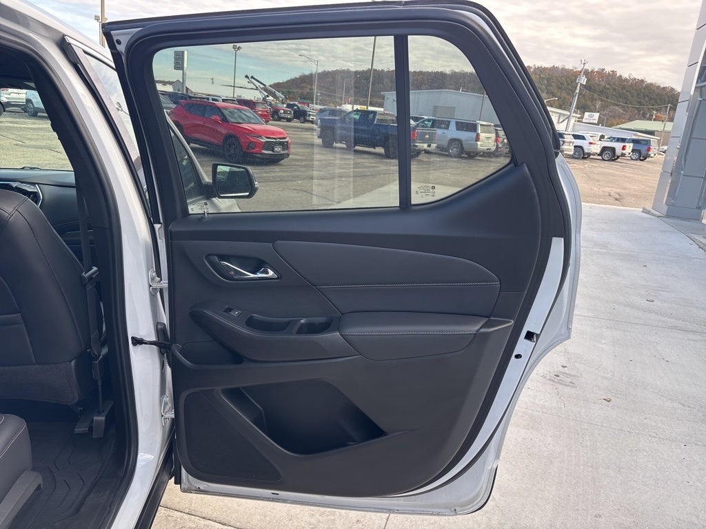 2022 Chevrolet Traverse AWD LT Leather