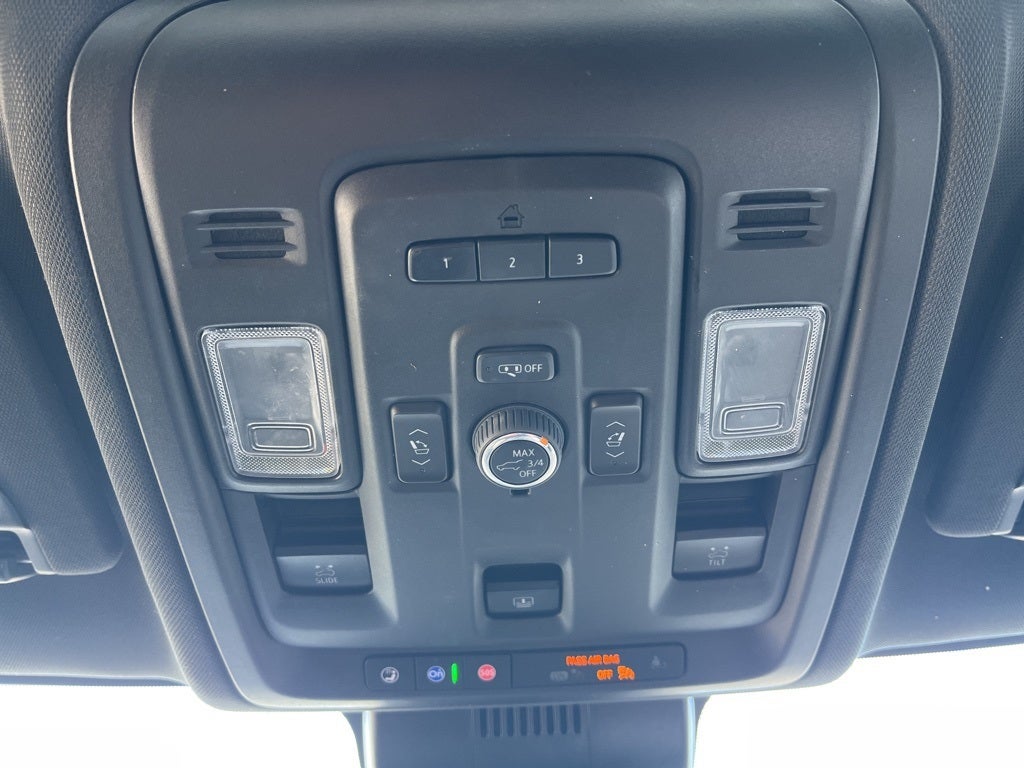 2023 Chevrolet Suburban 4WD RST