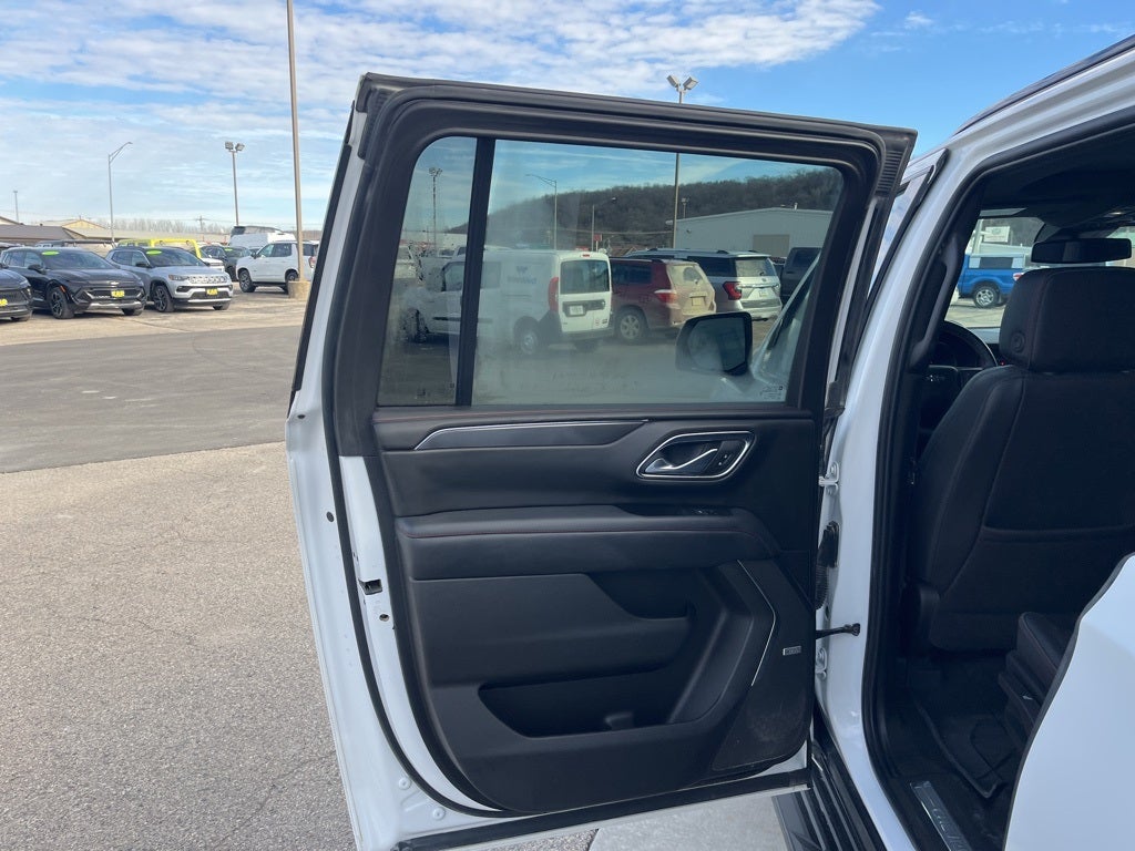 2023 Chevrolet Suburban 4WD RST