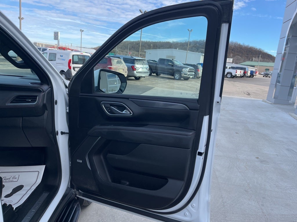 2023 Chevrolet Suburban 4WD RST