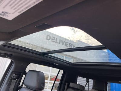 2023 Chevrolet Suburban 4WD RST