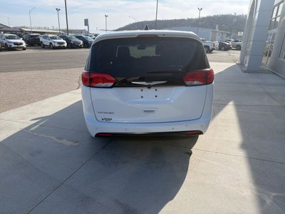 2025 Chrysler Voyager LX