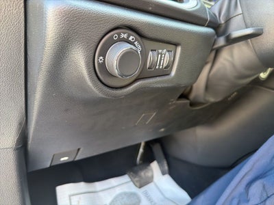 2025 Chrysler Voyager LX