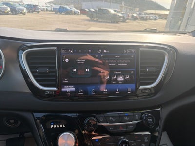 2025 Chrysler Voyager LX