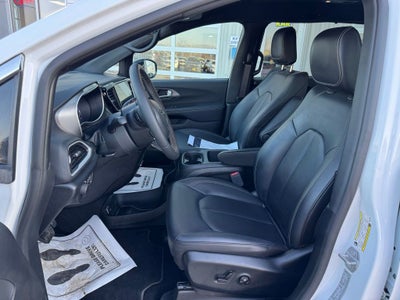 2025 Chrysler Voyager LX