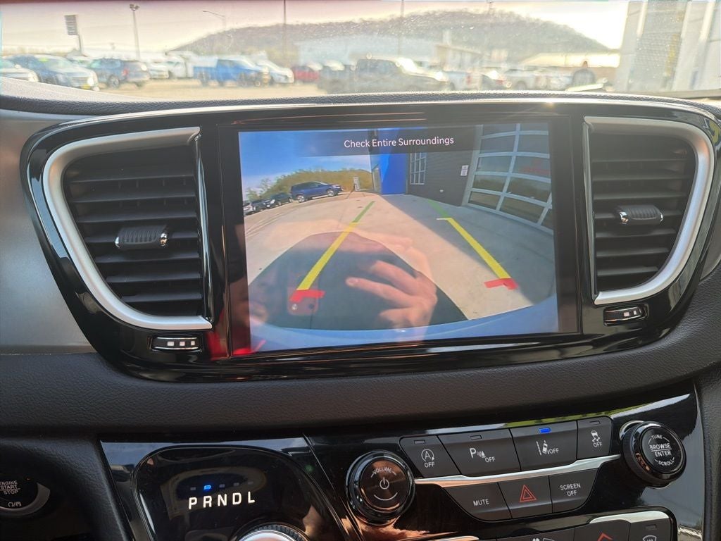 2025 Chrysler Voyager LX