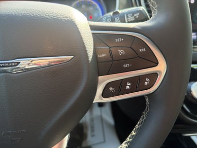 2025 Chrysler Voyager LX