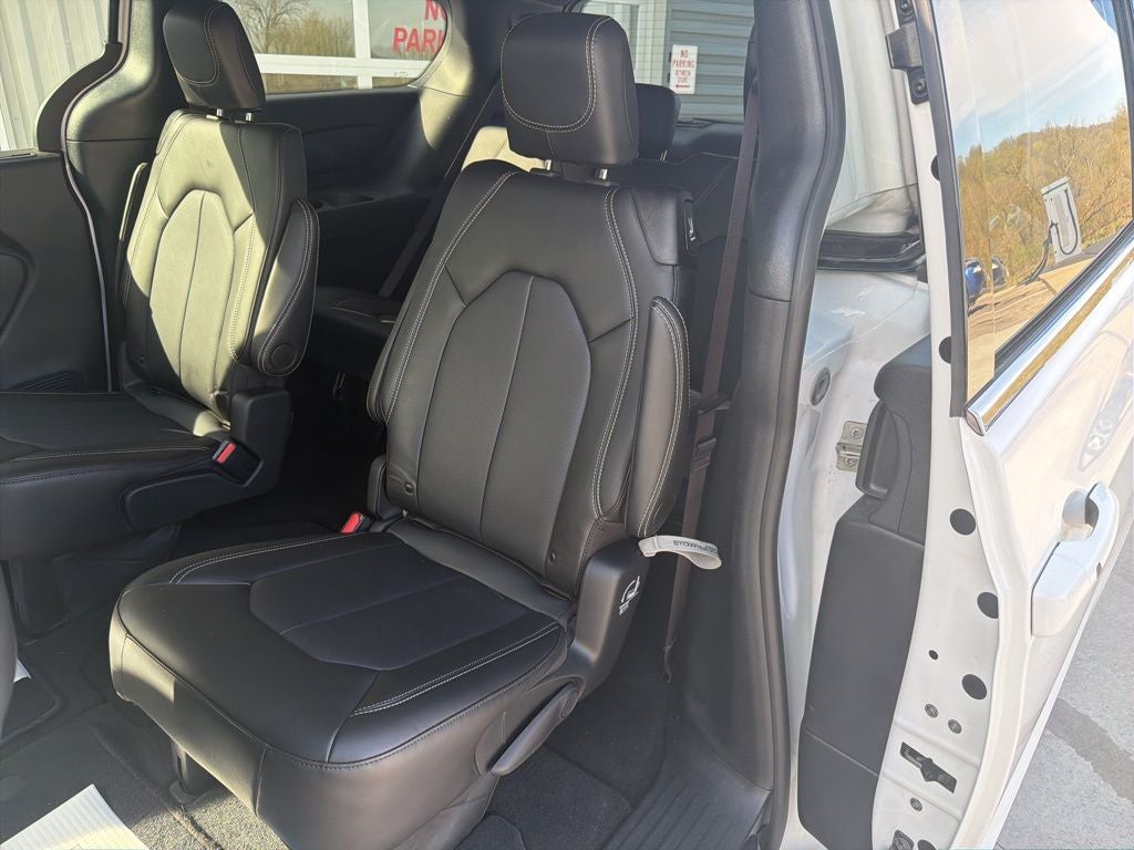 2025 Chrysler Voyager LX