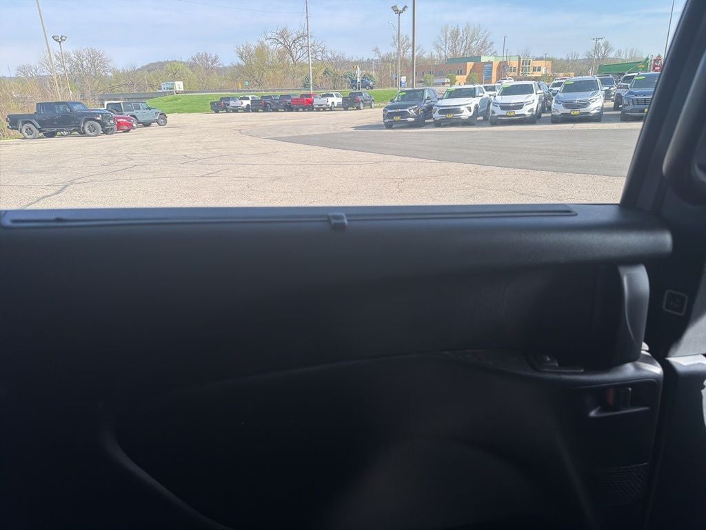 2025 Chrysler Voyager LX