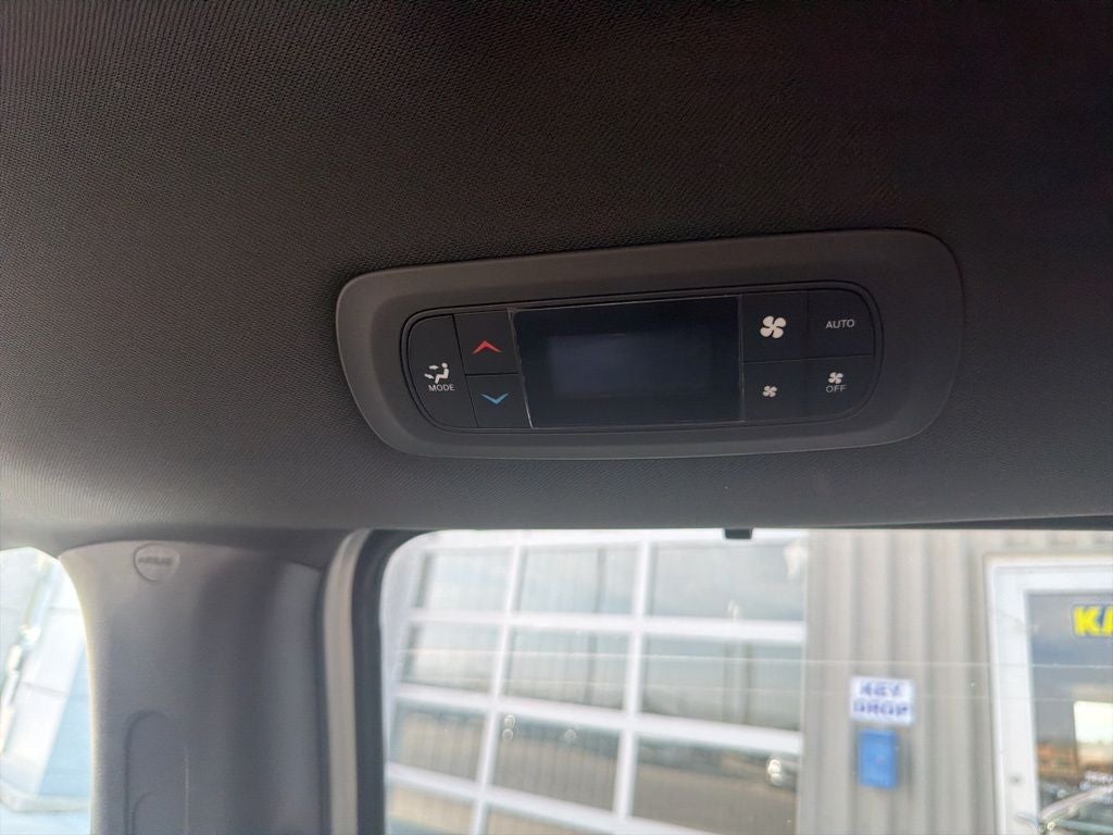 2025 Chrysler Voyager LX