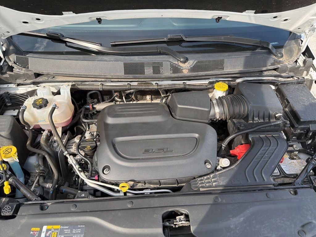 2025 Chrysler Voyager LX