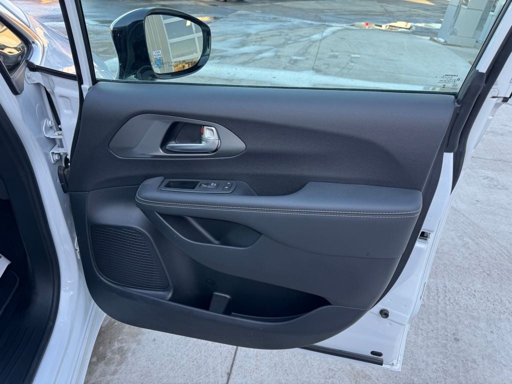 2025 Chrysler Voyager LX