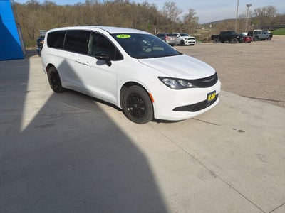 2025 Chrysler Voyager LX