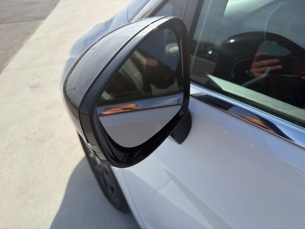 2025 Chrysler Voyager LX