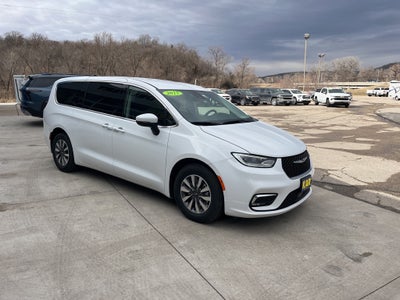 2023 Chrysler Pacifica Hybrid Touring L