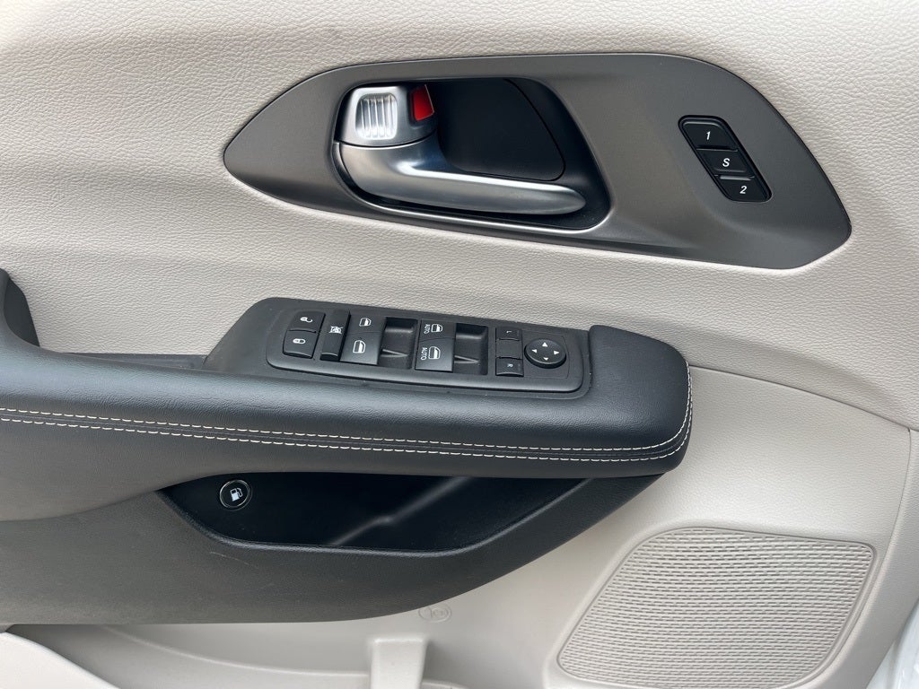 2023 Chrysler Pacifica Hybrid Touring L