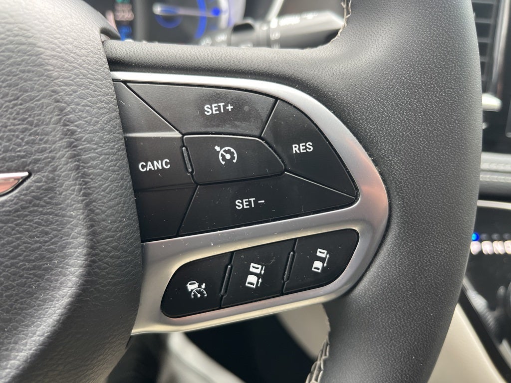 2023 Chrysler Pacifica Hybrid Touring L