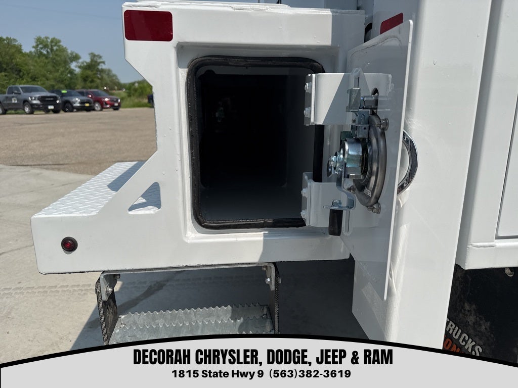 2024 RAM 5500 Chassis Tradesman/SLT