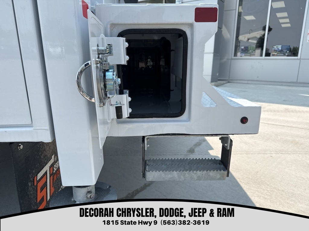 2024 RAM 5500 Chassis Tradesman/SLT