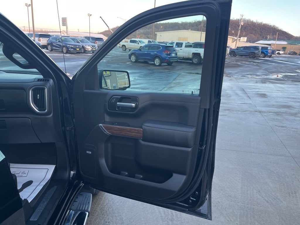 2021 Chevrolet Silverado 1500 4WD Crew Cab Short Bed High Country