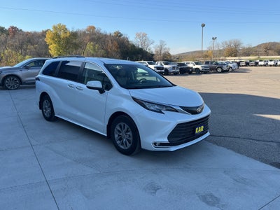 2022 Toyota Sienna XLE