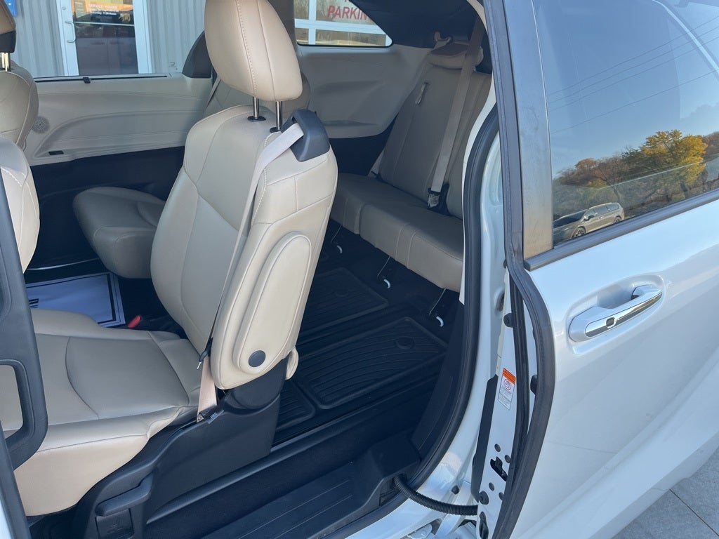 2022 Toyota Sienna XLE