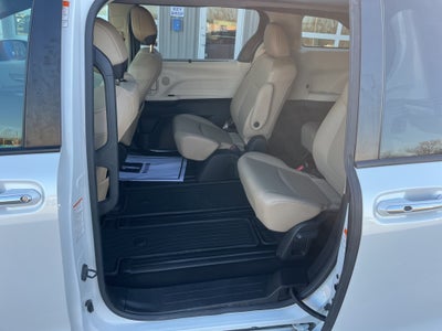 2022 Toyota Sienna XLE