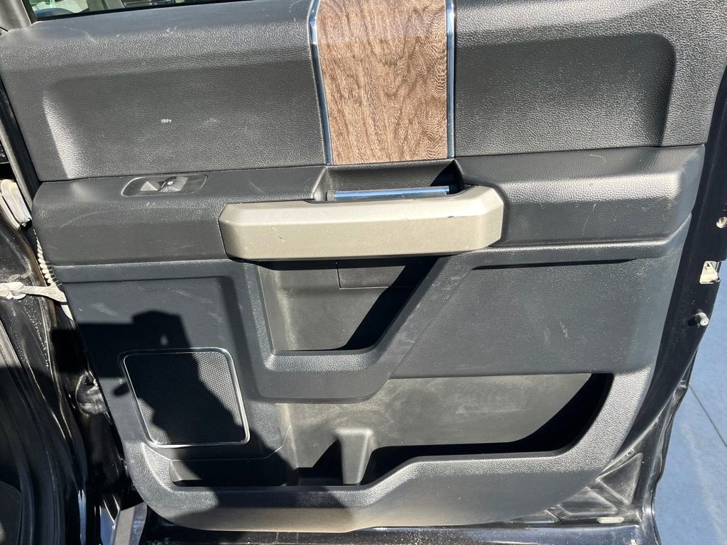 2017 Ford Super Duty F-250 SRW Lariat