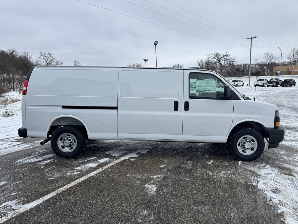 2025 Chevrolet Express Cargo 3500 WT