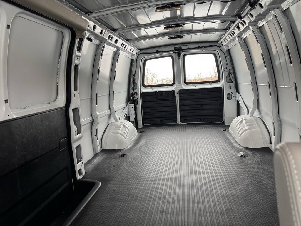 2025 Chevrolet Express Cargo 3500 WT