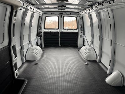 2025 Chevrolet Express Cargo 3500 WT