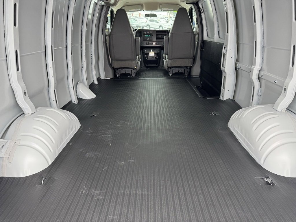 2025 Chevrolet Express Cargo 3500 WT