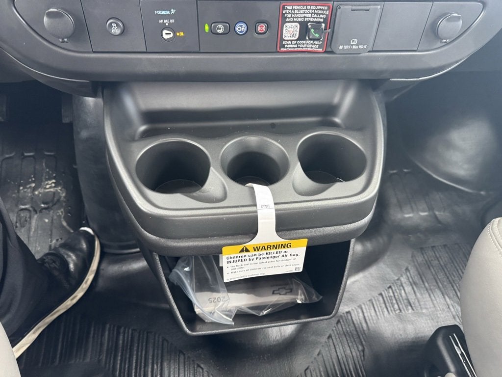 2025 Chevrolet Express Cargo 3500 WT