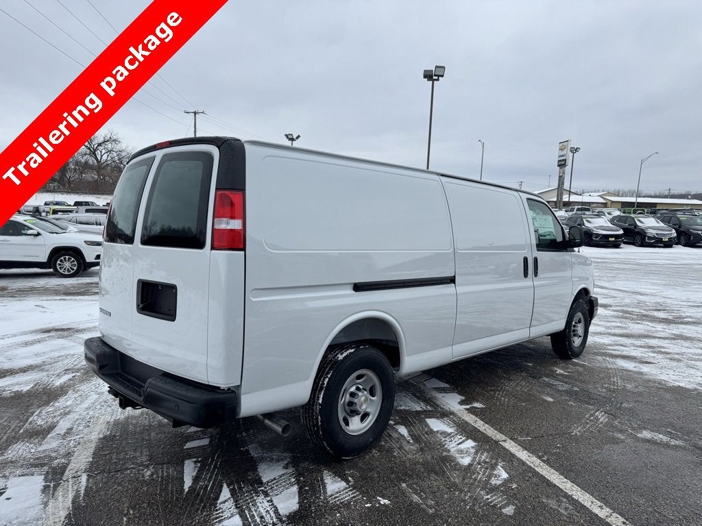 2025 Chevrolet Express Cargo 3500 WT