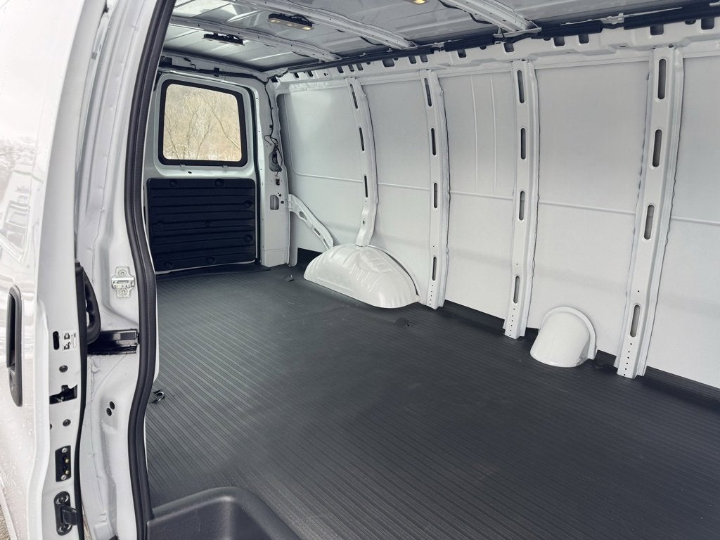 2025 Chevrolet Express Cargo 3500 WT