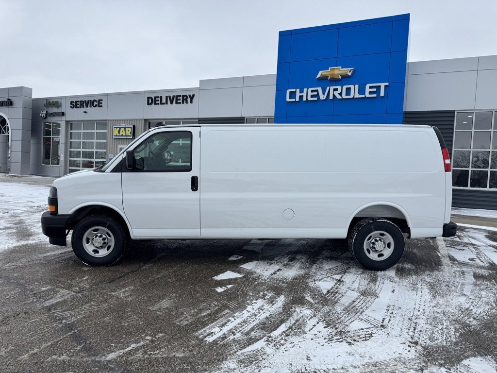 2025 Chevrolet Express Cargo 3500 WT