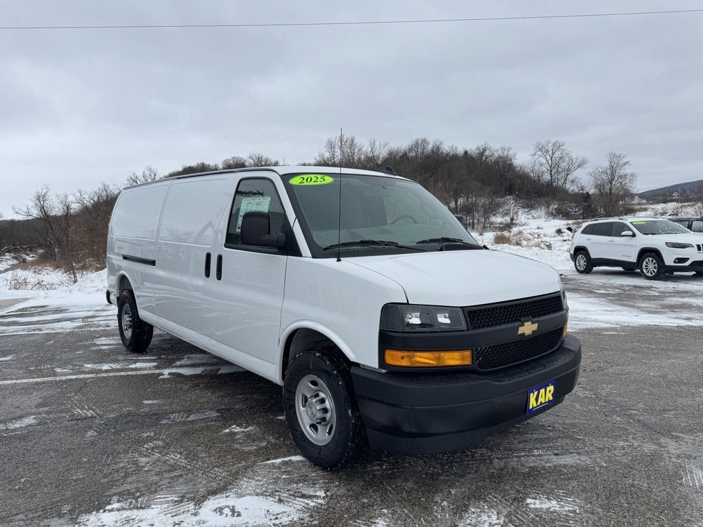 2025 Chevrolet Express Cargo 3500 WT