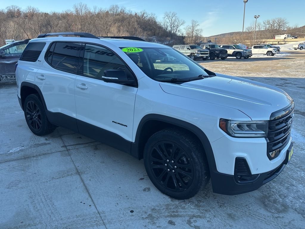 2023 GMC Acadia SLT