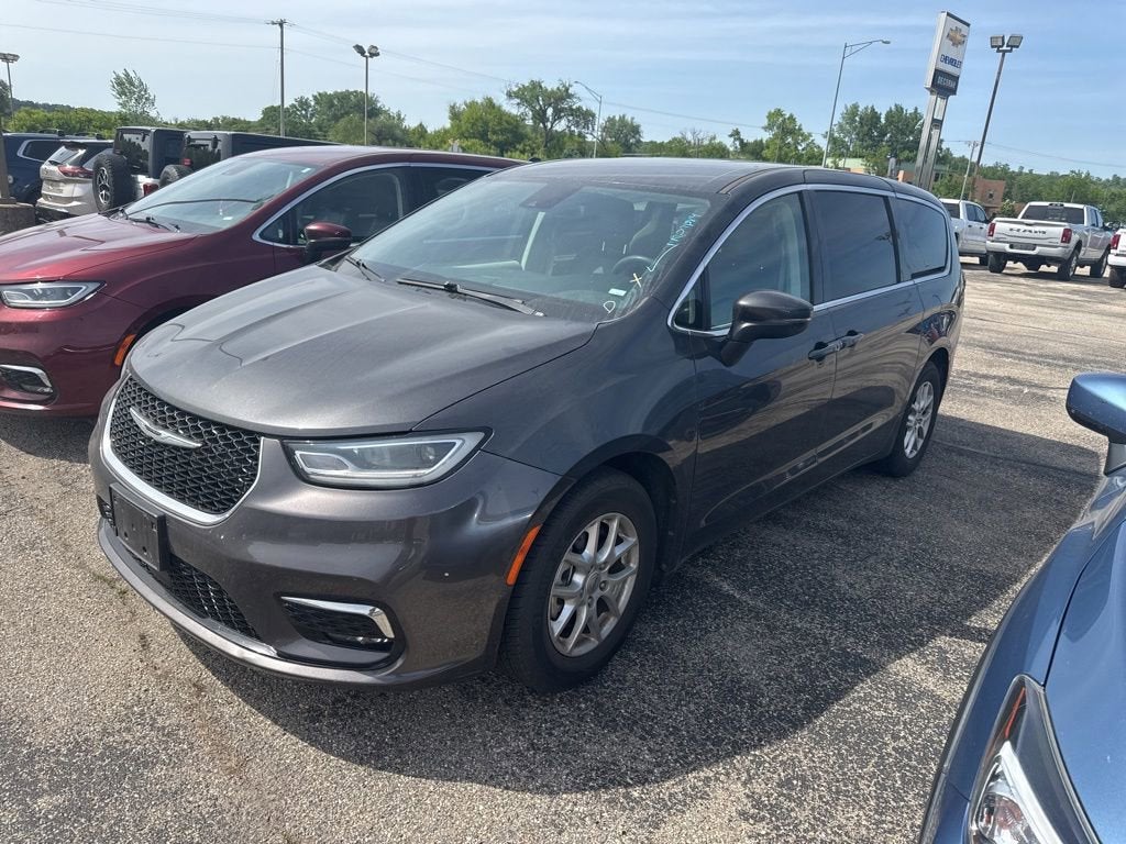2023 Chrysler Pacifica's photo