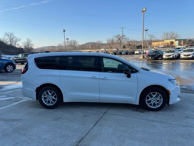 2025 Chrysler Voyager LX
