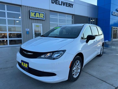 2025 Chrysler Voyager LX