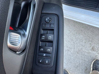 2025 Chrysler Voyager LX